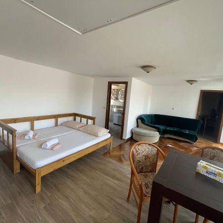 Z House Apartment Sibiu Bagian luar foto