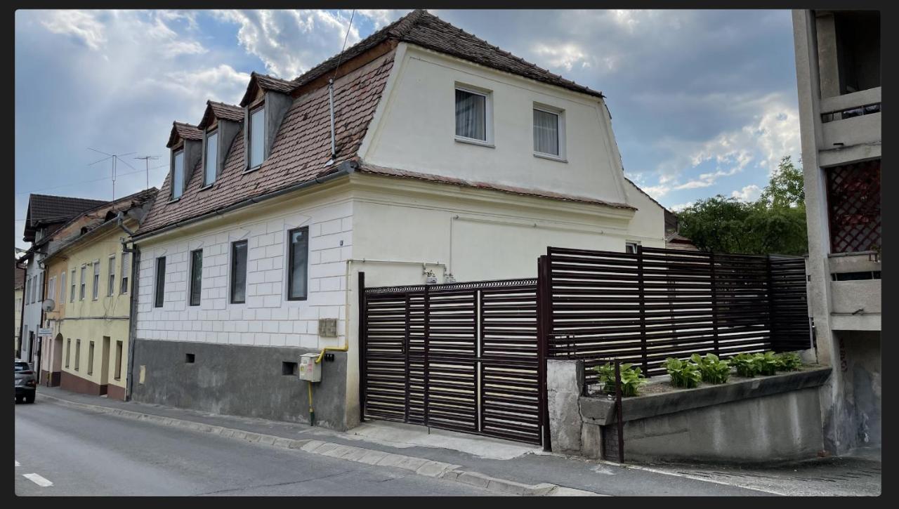Z House Apartment Sibiu Bagian luar foto