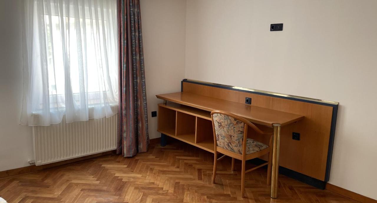 Z House Apartment Sibiu Bagian luar foto