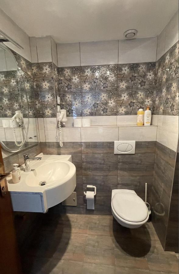 Z House Apartment Sibiu Bagian luar foto