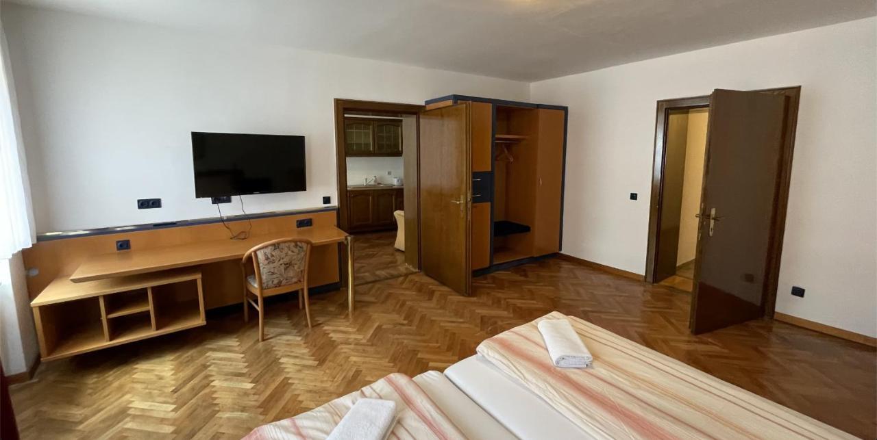 Z House Apartment Sibiu Bagian luar foto