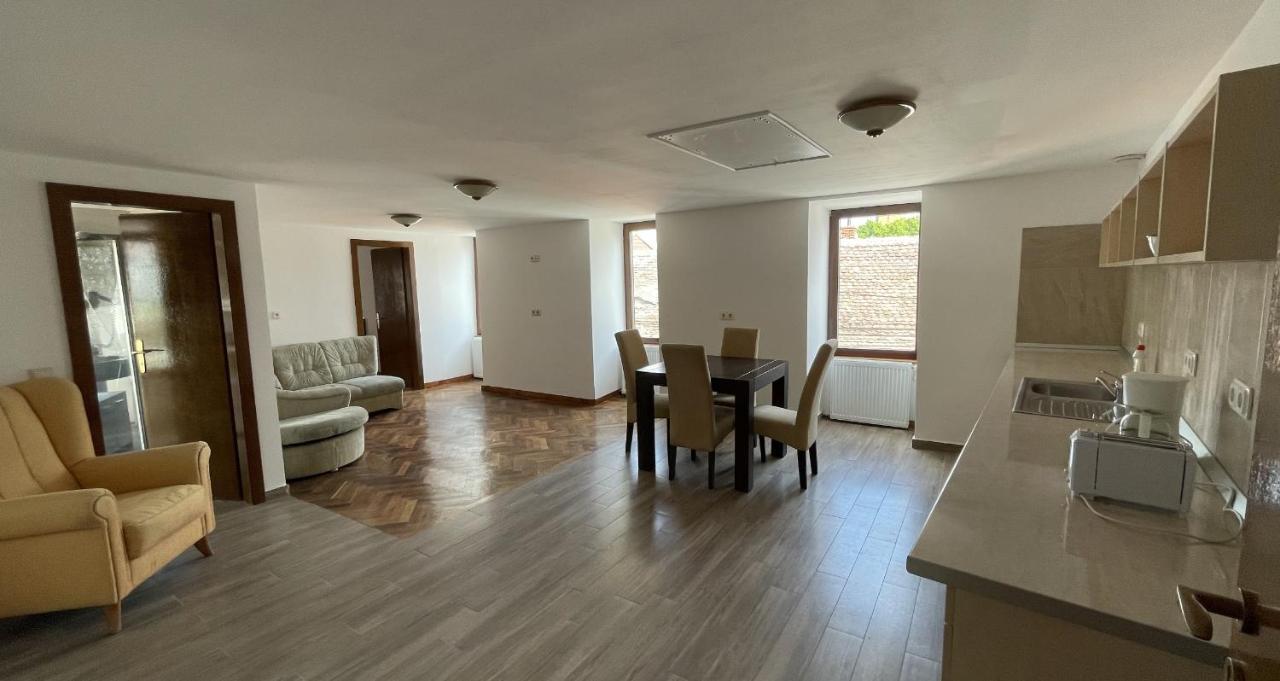 Z House Apartment Sibiu Bagian luar foto