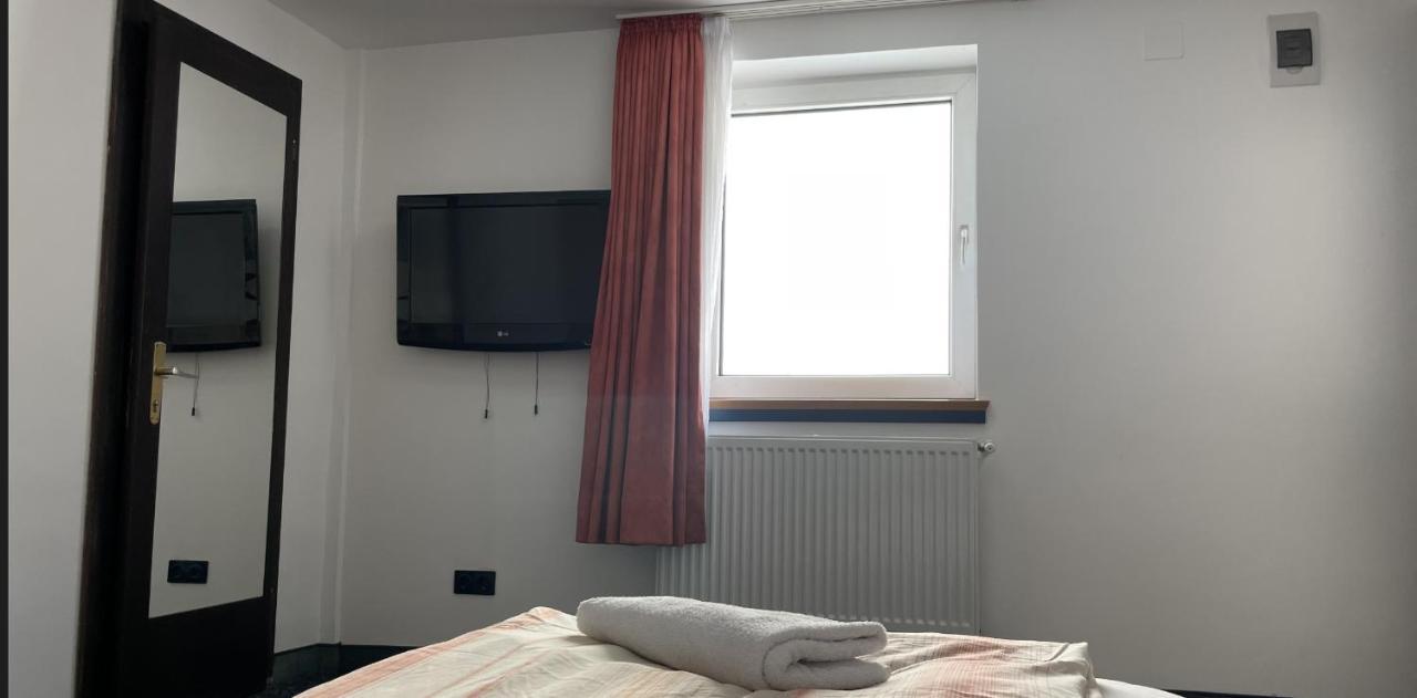 Z House Apartment Sibiu Bagian luar foto