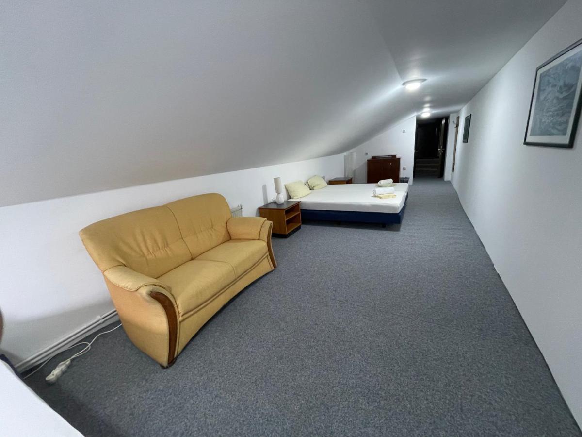 Z House Apartment Sibiu Bagian luar foto