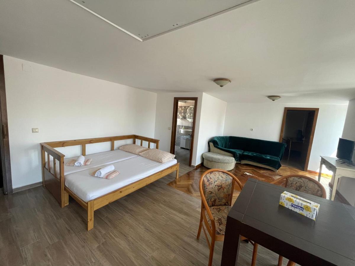 Z House Apartment Sibiu Bagian luar foto